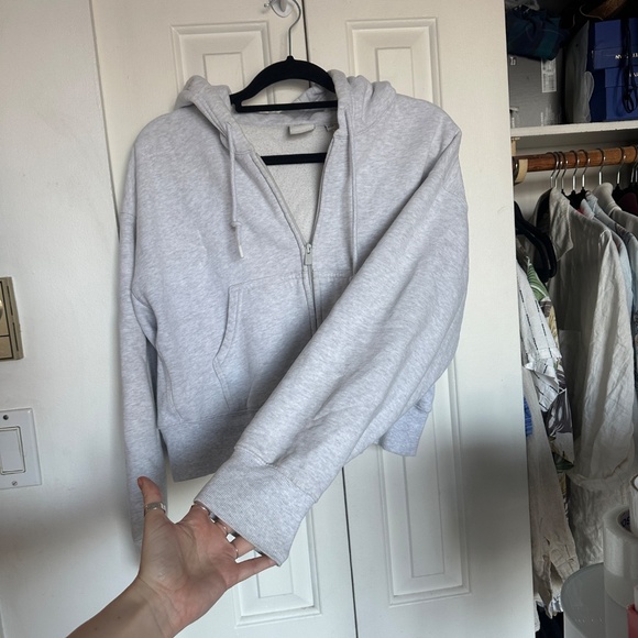 Cropped Aritzia zip hoodie - Picture 4 of 6